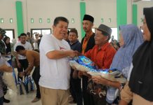 Aksi Peduli HUT Babel ke-25: Gubernur Hidayat Arsani Turun ke Desa Kulur Ilir Berbagi Ratusan Sembako